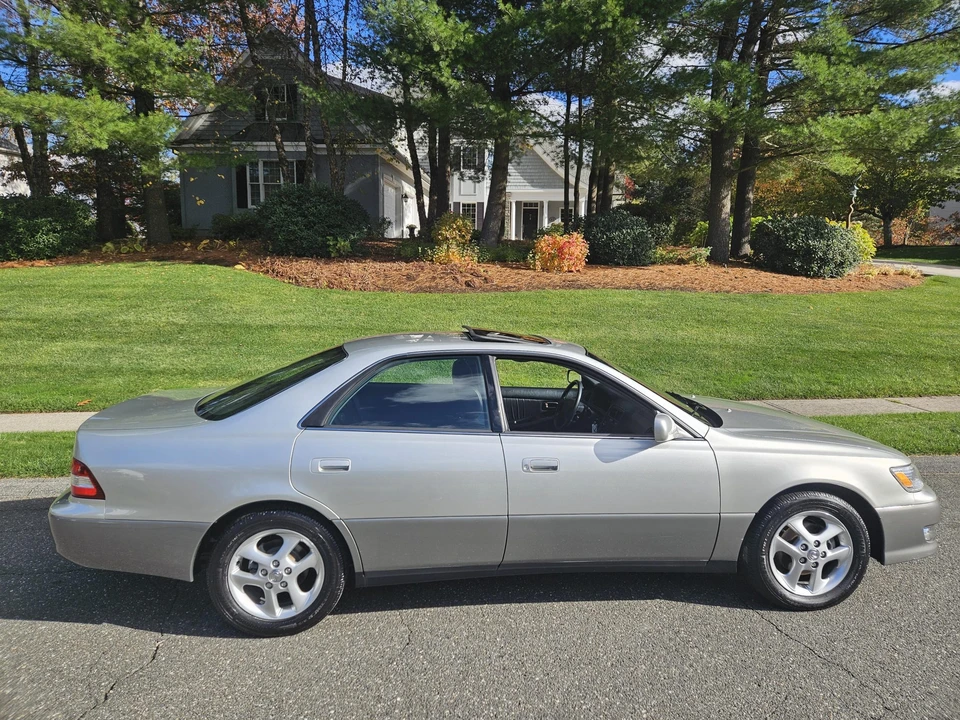 2001 Lexus ES 3rd Gen - Image 9 of 31