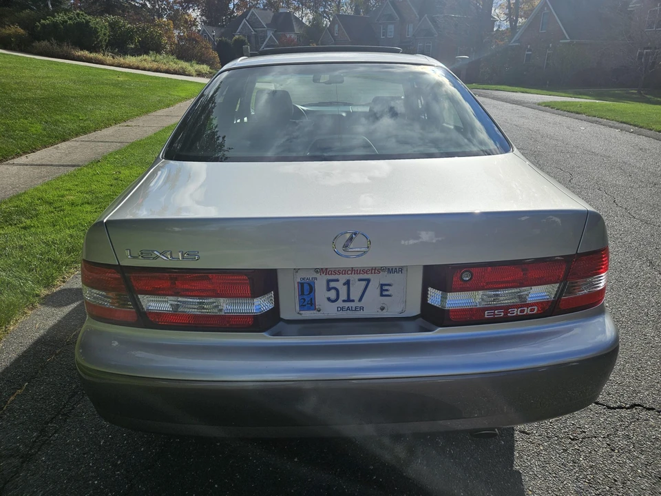2001 Lexus ES 3rd Gen - Image 28 of 31