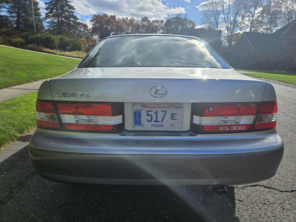 2001 Lexus ES 3rd Gen - Image 29 of 31