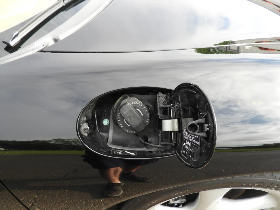 2001 Porsche 996 Carrera - Image 26 of 31