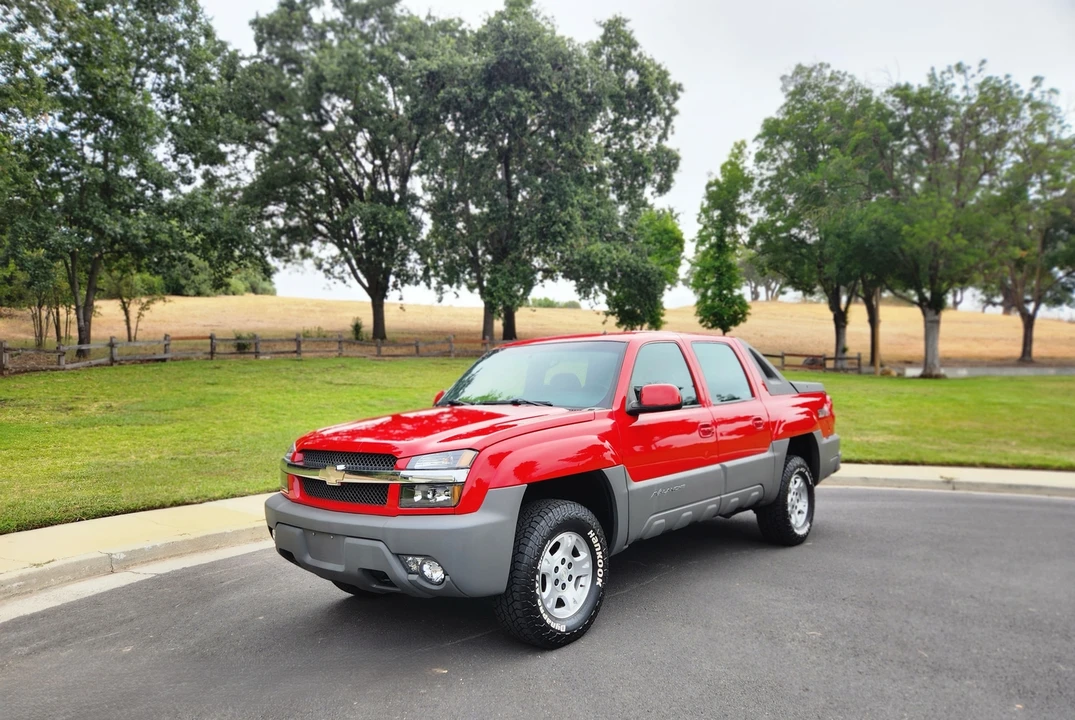 2002 Chevrolet Avalanche - Image 4 of 31