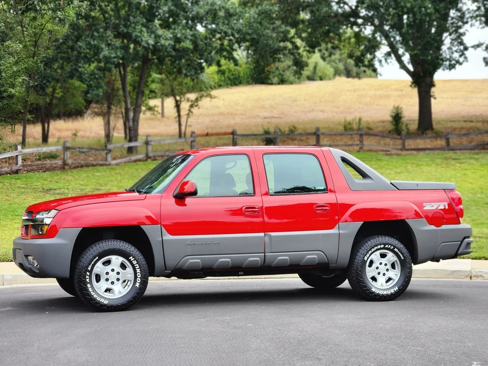 2002 Chevrolet Avalanche - Image 9 of 31