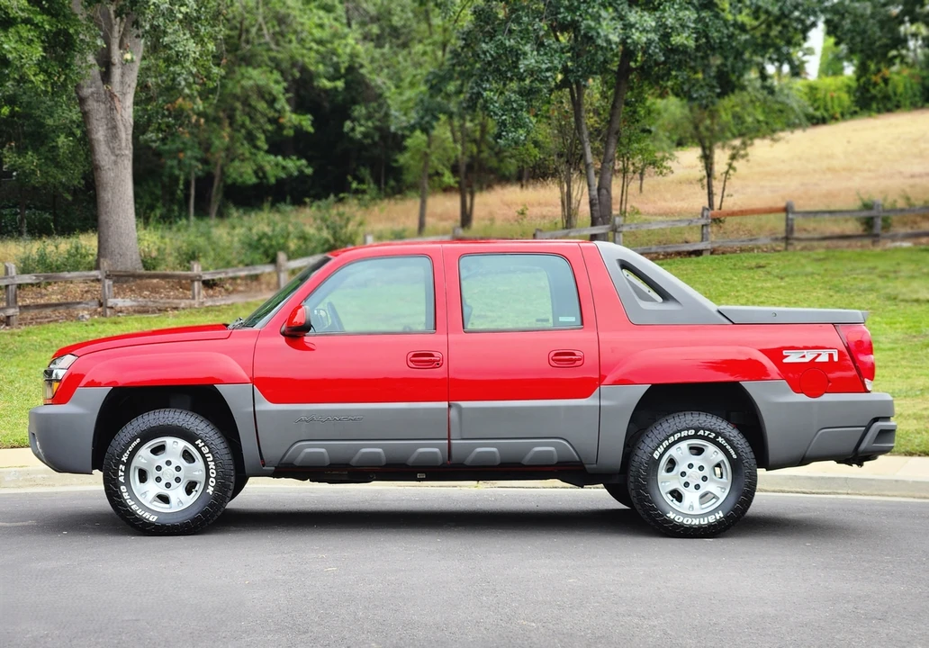 2002 Chevrolet Avalanche - Image 11 of 31