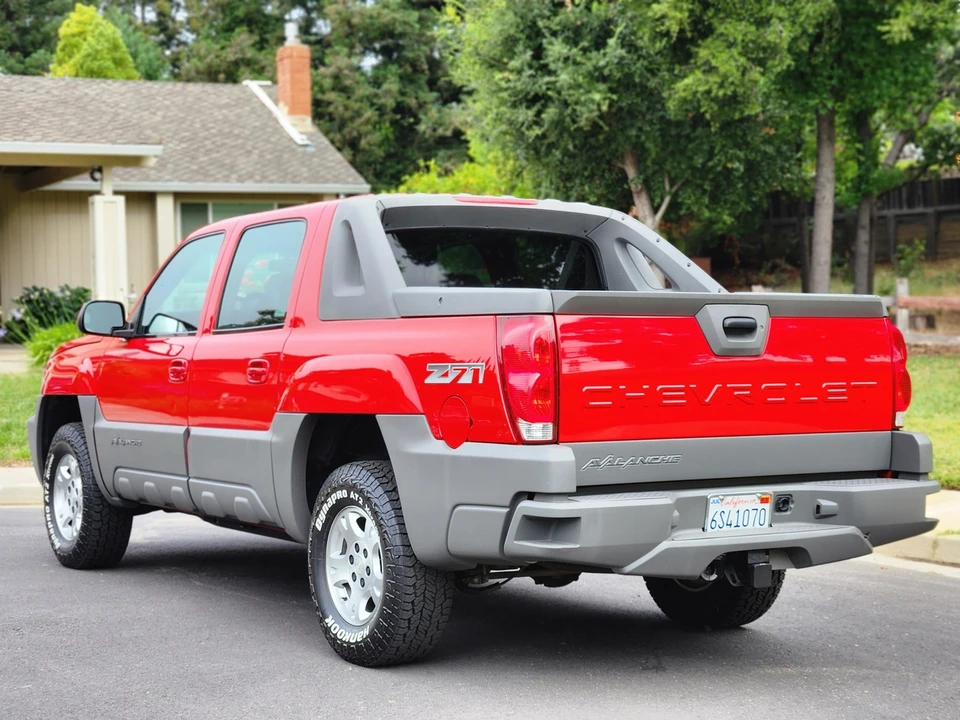 2002 Chevrolet Avalanche - Image 15 of 31