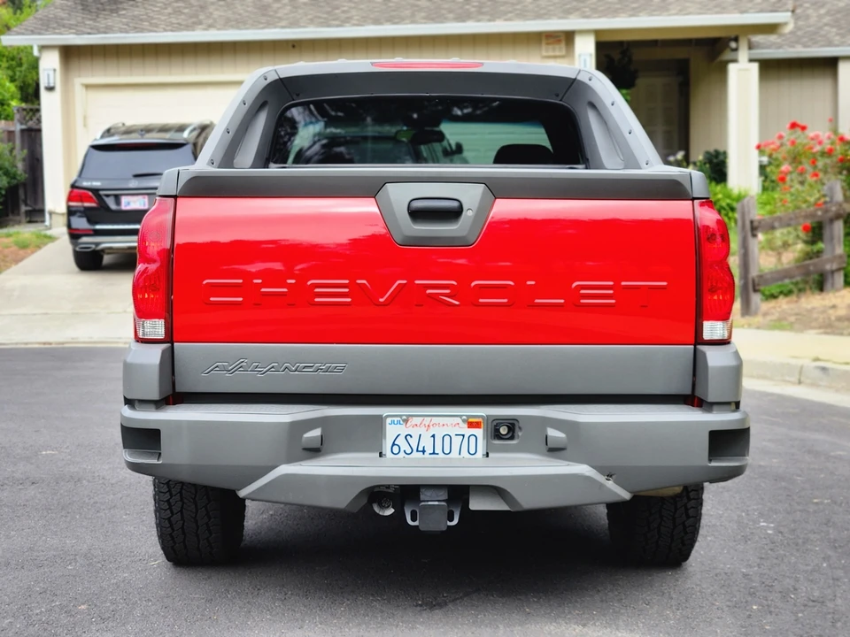 2002 Chevrolet Avalanche - Image 16 of 31