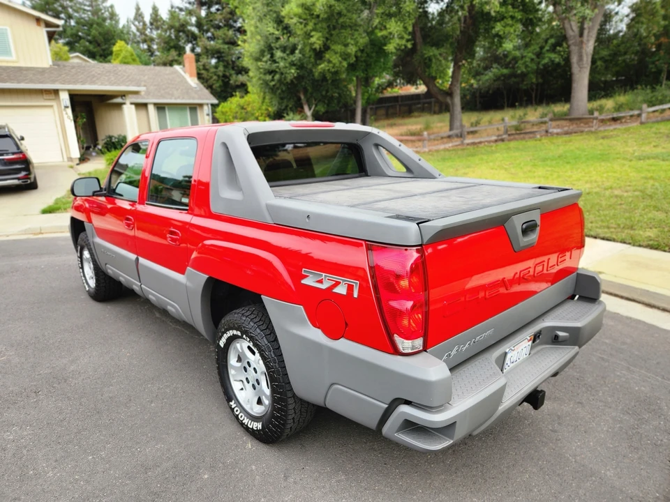 2002 Chevrolet Avalanche - Image 14 of 31