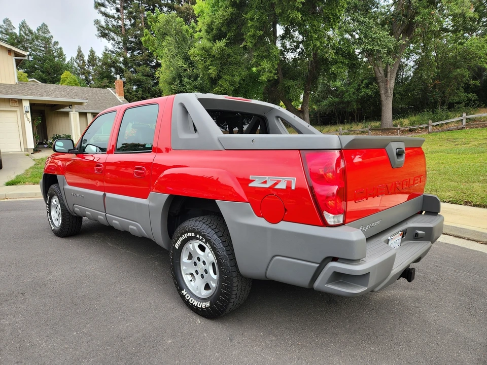 2002 Chevrolet Avalanche - Image 13 of 31