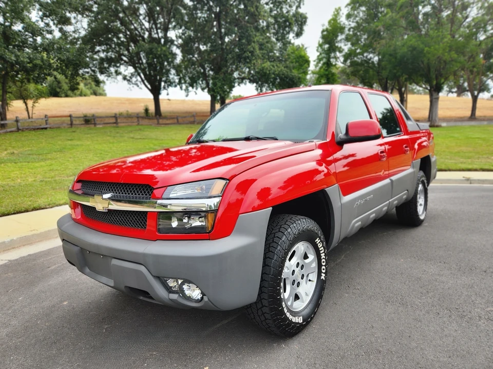 2002 Chevrolet Avalanche - Image 3 of 31