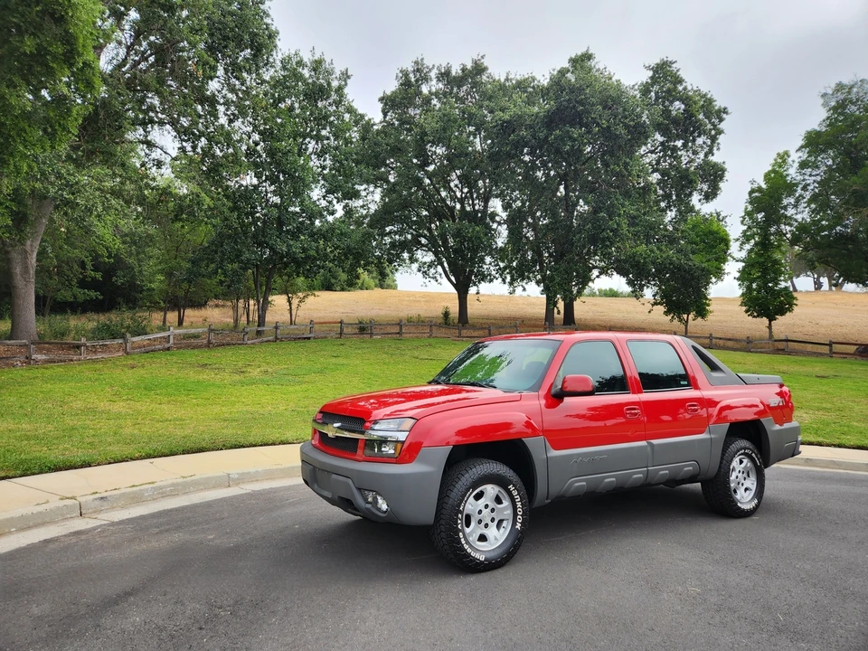 2002 Chevrolet Avalanche - Image 7 of 31