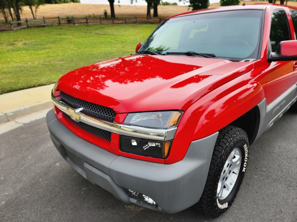 2002 Chevrolet Avalanche - Image 30 of 31