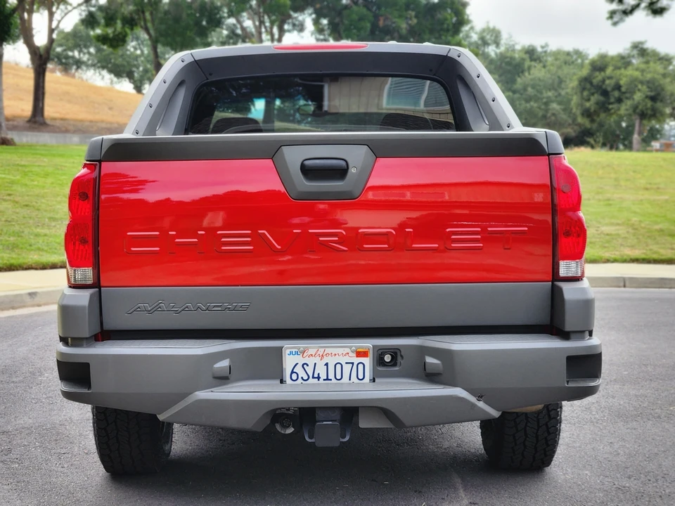 2002 Chevrolet Avalanche - Image 17 of 31
