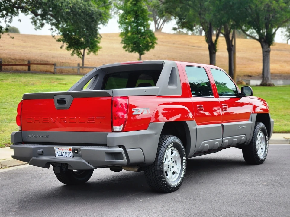 2002 Chevrolet Avalanche - Image 18 of 31