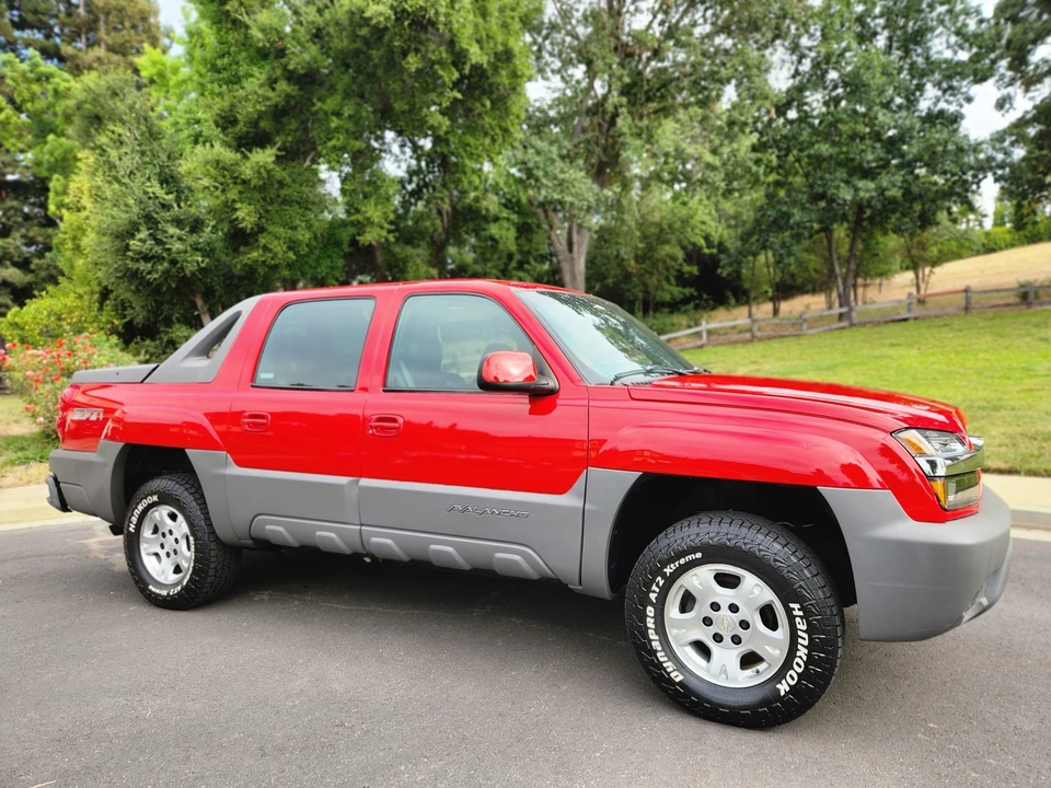 2002 Chevrolet Avalanche - Image 25 of 31
