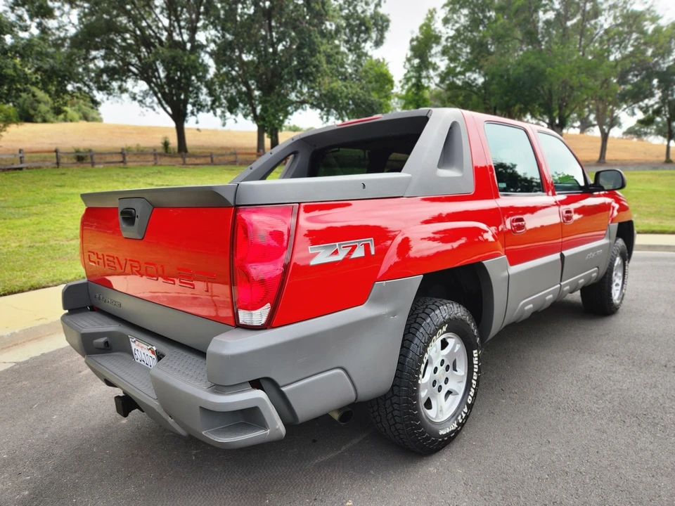 2002 Chevrolet Avalanche - Image 20 of 31