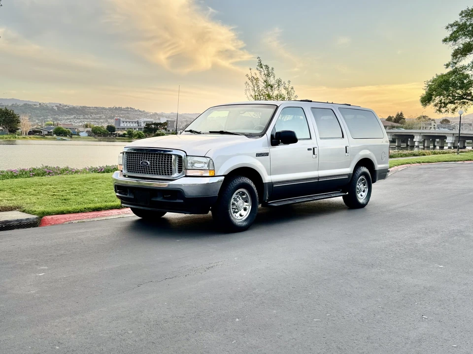 2002 Ford Excursion - Image 2 of 31