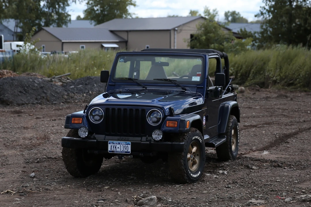 2002 Jeep TJ Wrangler - Image 2 of 31