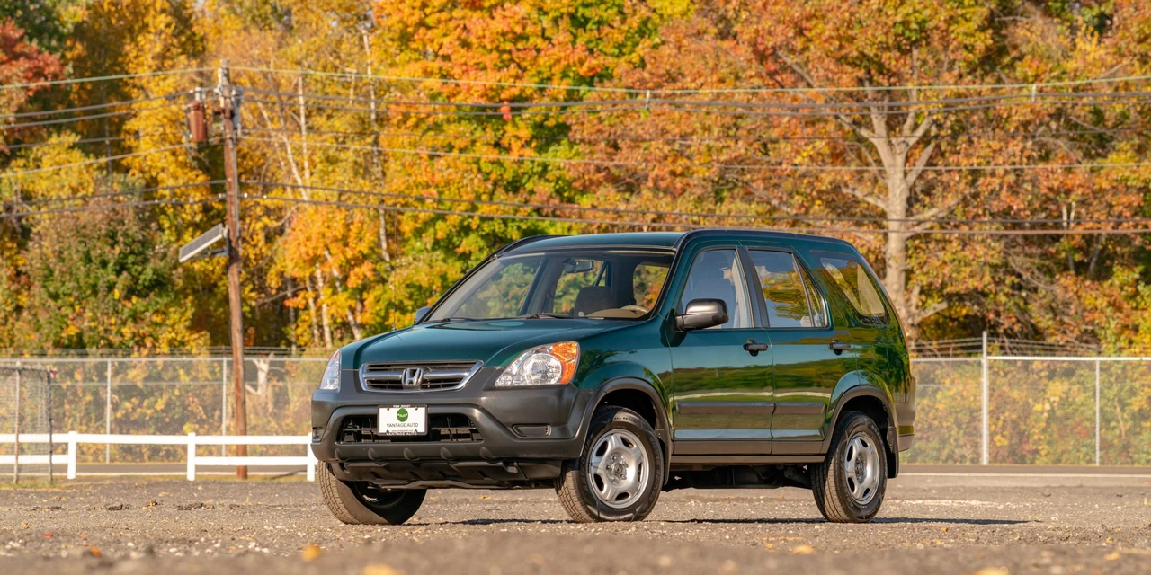 2003 Honda CR-V 2nd Gen - Image 2 of 31