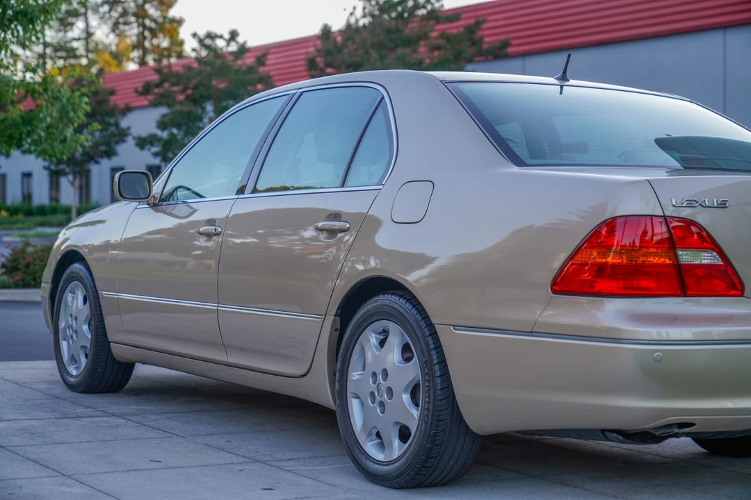 2003 Lexus LS 3rd Gen - Image 29 of 31