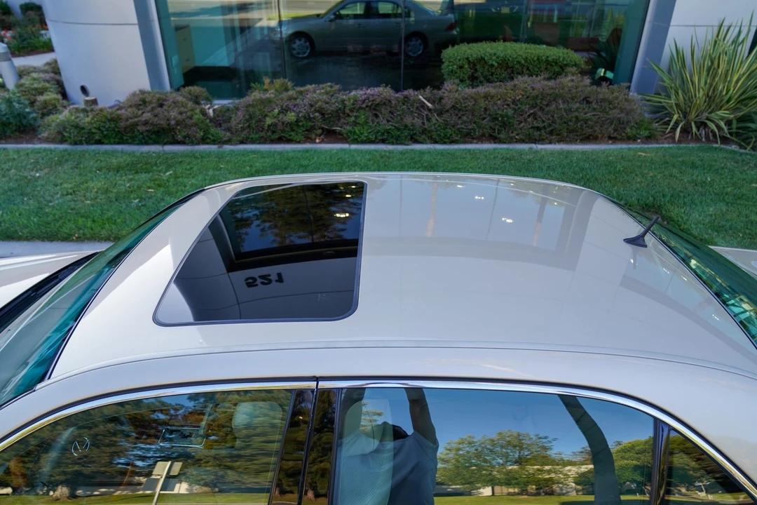 2003 Lexus LS 3rd Gen - Image 17 of 31