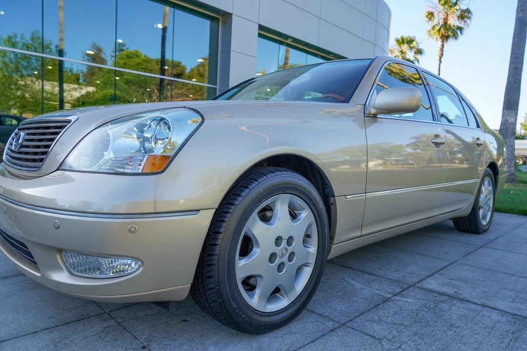 2003 Lexus LS 3rd Gen - Image 10 of 31
