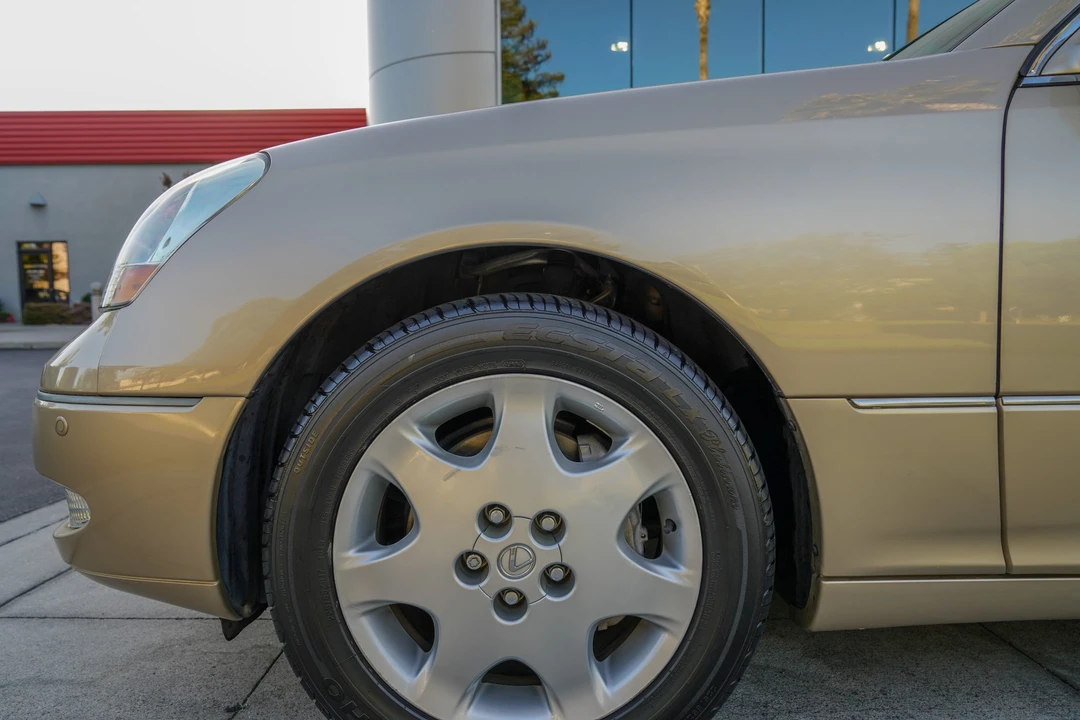 2003 Lexus LS 3rd Gen - Image 18 of 31