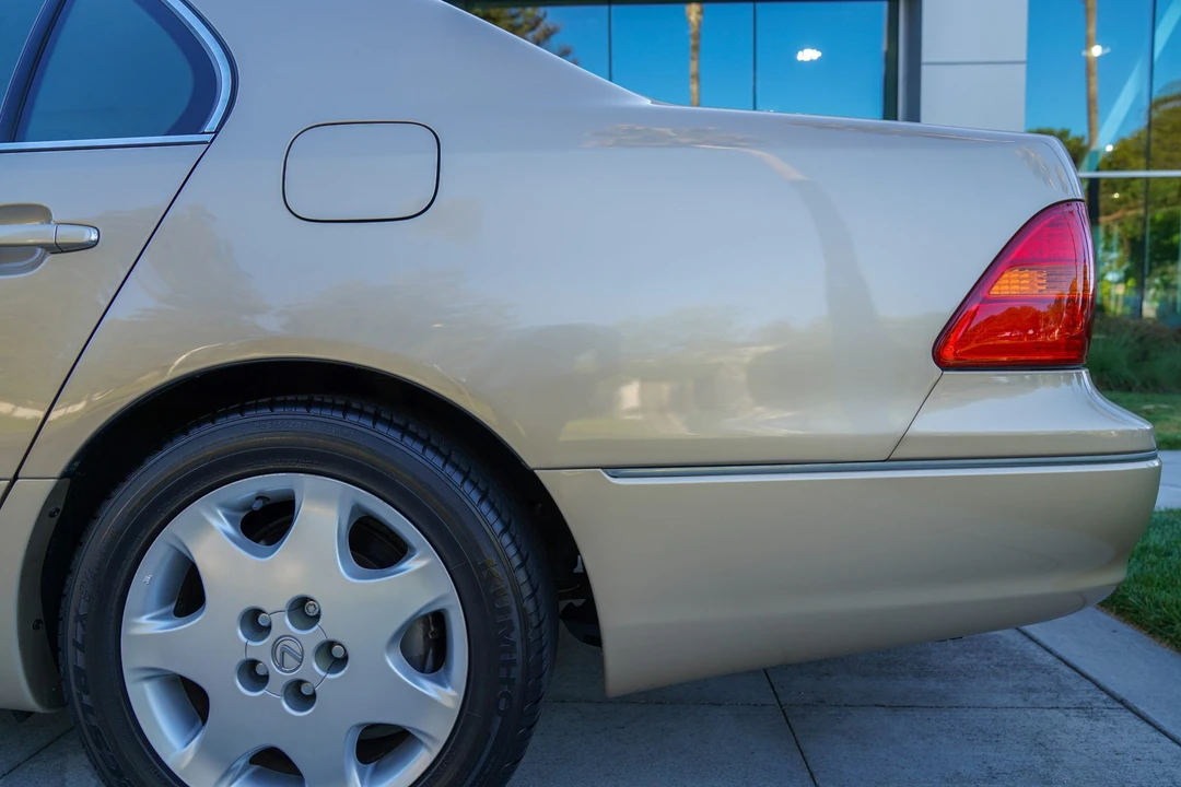 2003 Lexus LS 3rd Gen - Image 21 of 31