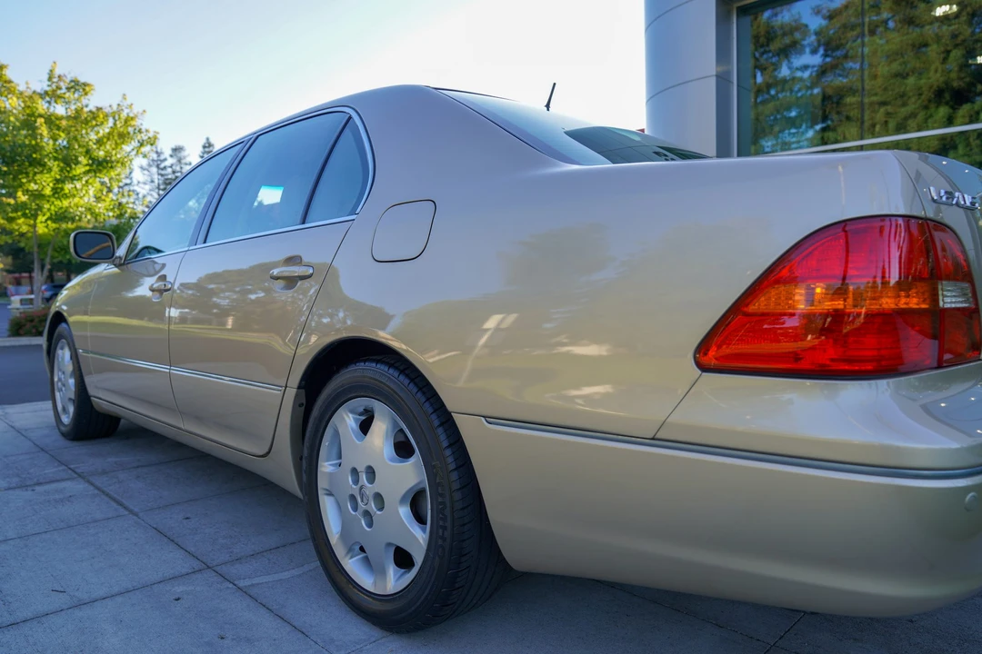 2003 Lexus LS 3rd Gen - Image 28 of 31