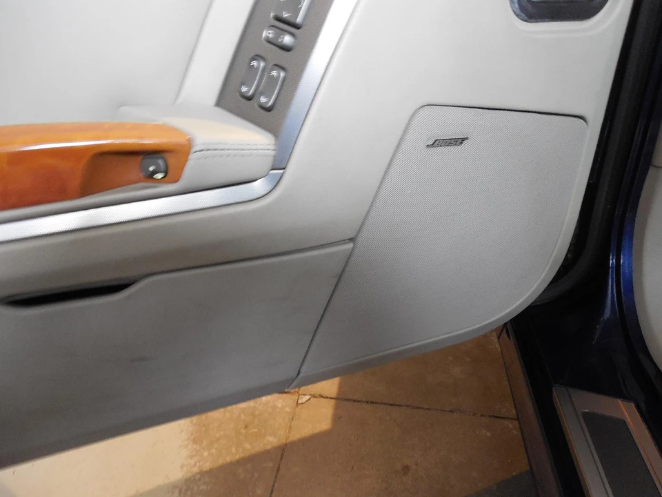 2004 Cadillac XLR - Image 28 of 31
