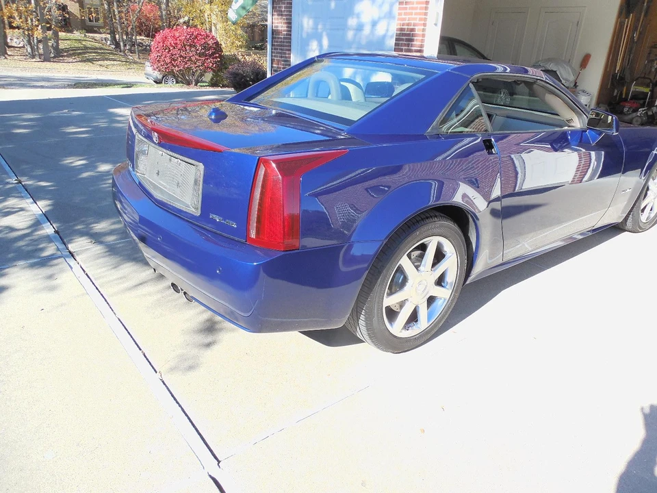 2004 Cadillac XLR - Image 15 of 31