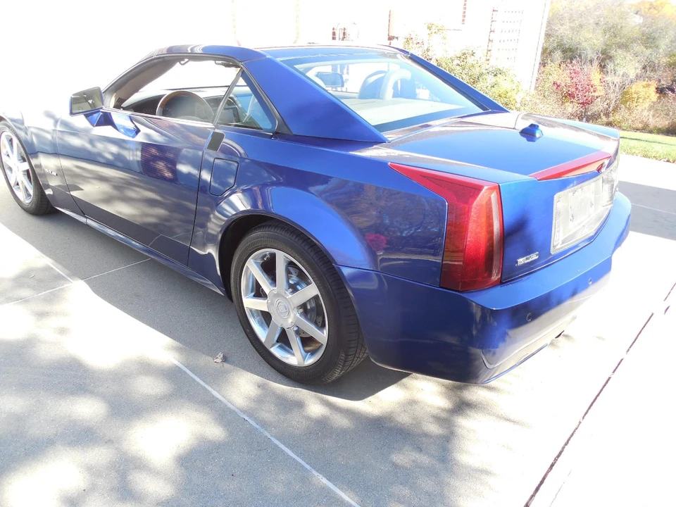 2004 Cadillac XLR - Image 7 of 31