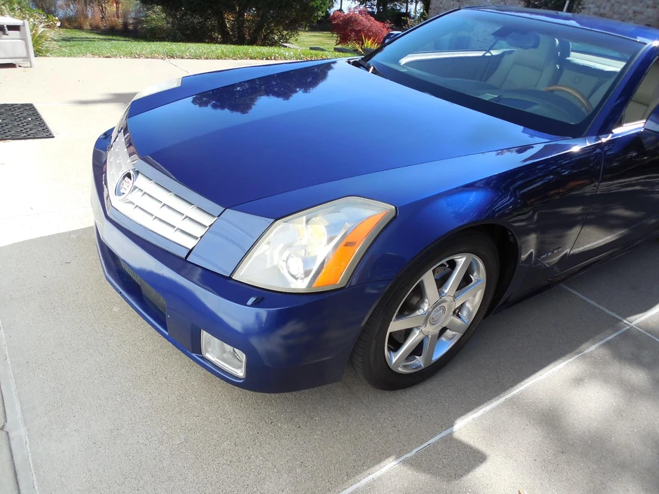2004 Cadillac XLR - Image 10 of 31