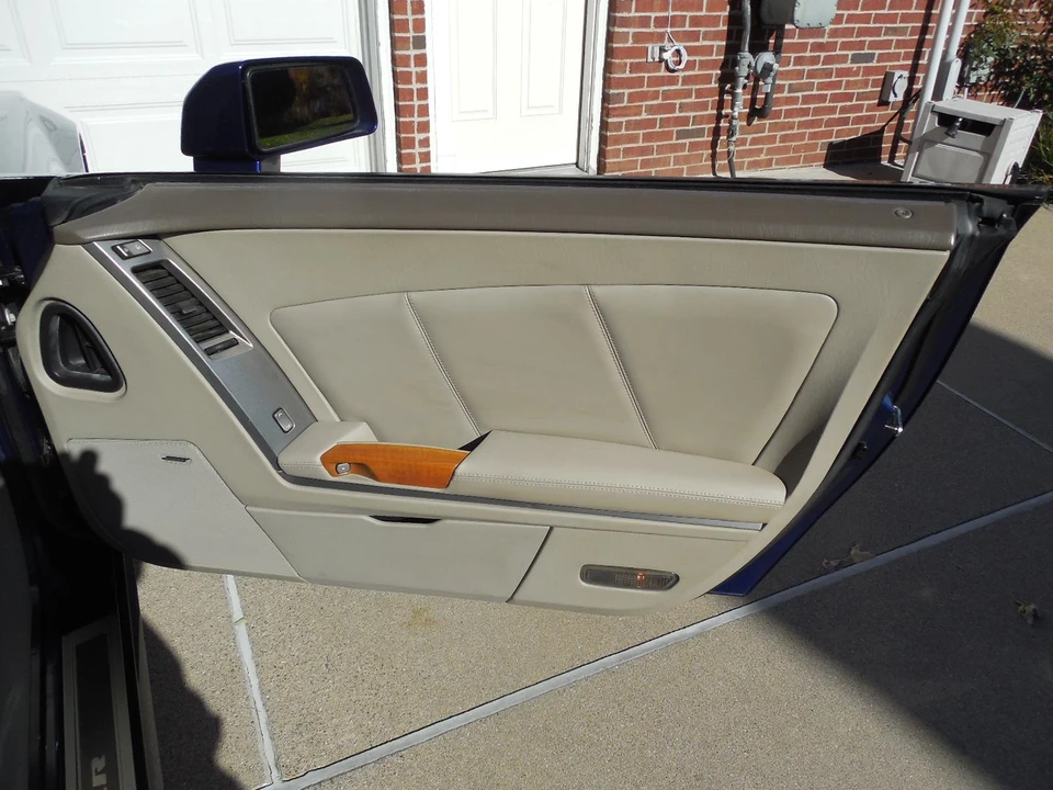 2004 Cadillac XLR - Image 30 of 31