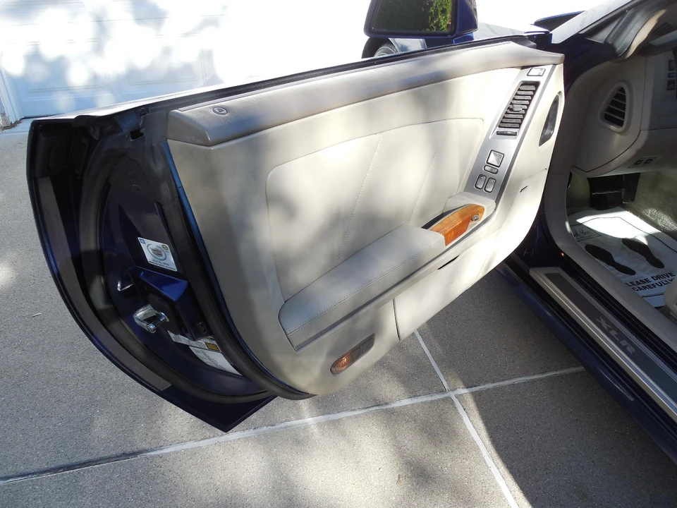 2004 Cadillac XLR - Image 26 of 31