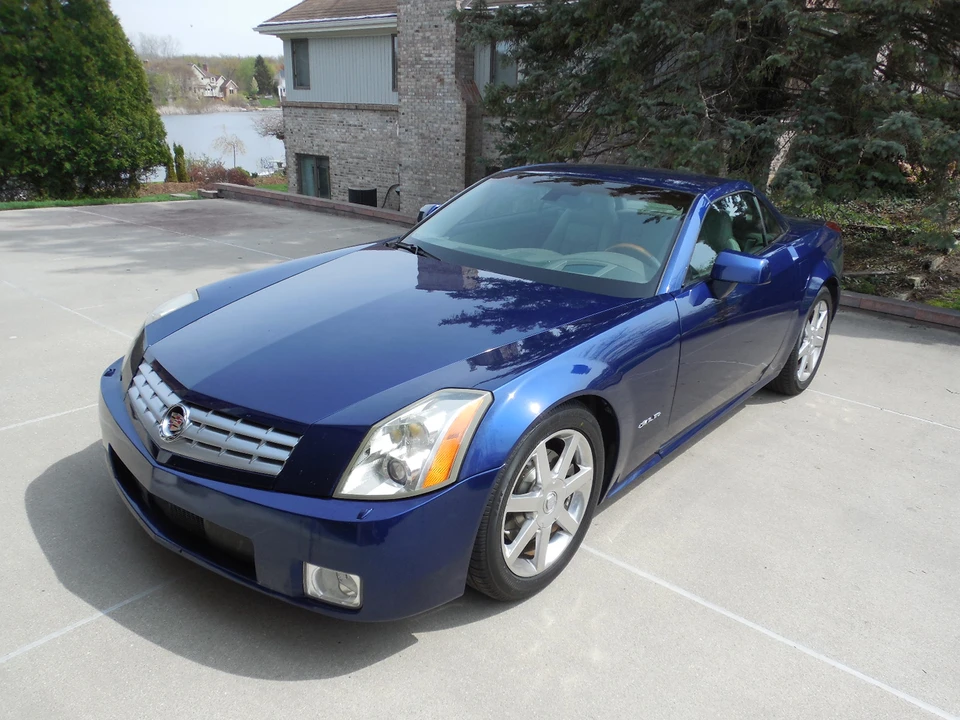 2004 Cadillac XLR - Image 2 of 31