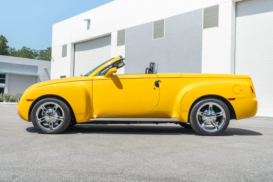2004 Chevrolet SSR - Image 4 of 31