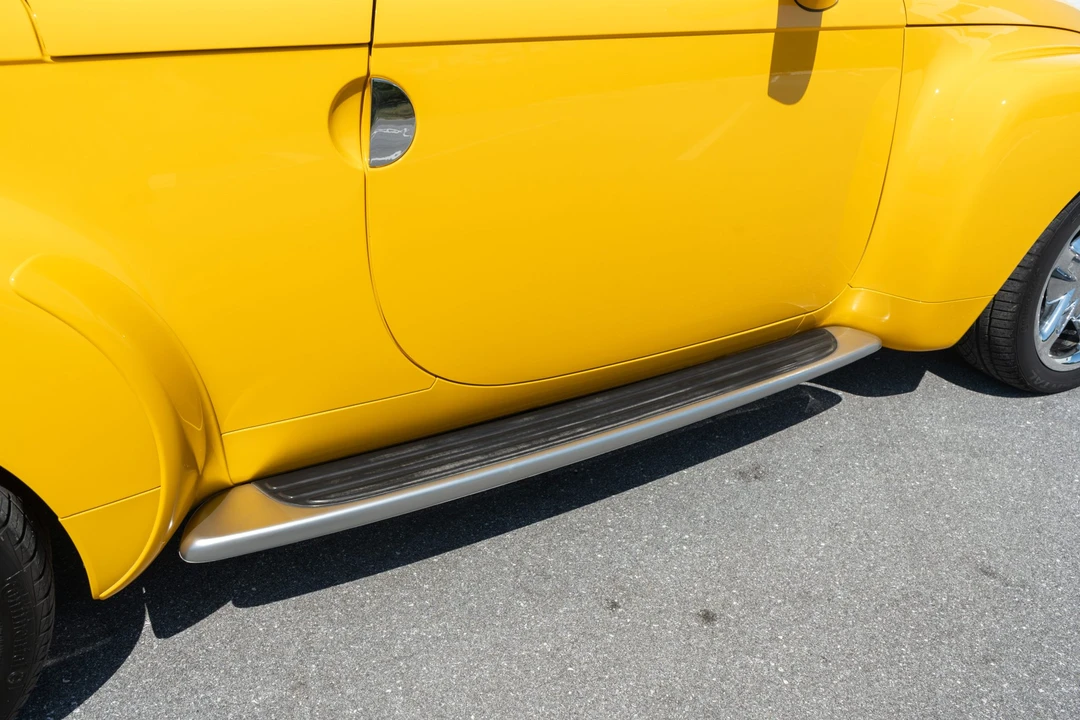 2004 Chevrolet SSR - Image 30 of 31