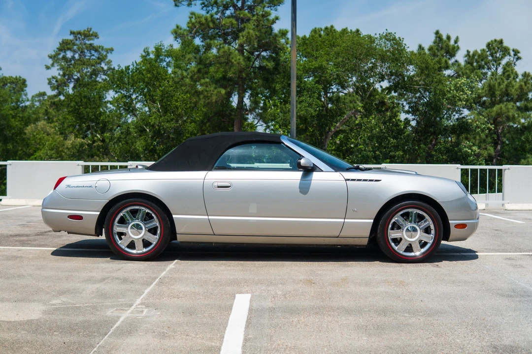 2004 Ford Thunderbird 11th Gen - Image 26 of 31