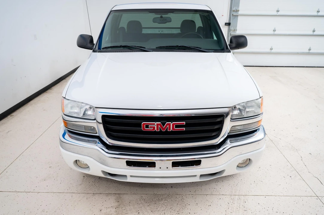 2004 GMC Sierra 2nd Gen - Image 3 of 31