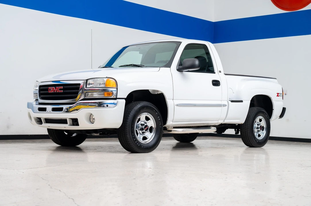 2004 GMC Sierra 2nd Gen - Image 2 of 31