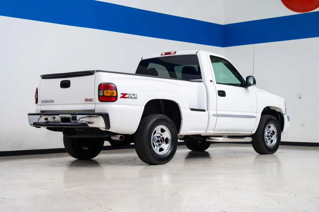 2004 GMC Sierra 2nd Gen - Image 6 of 31