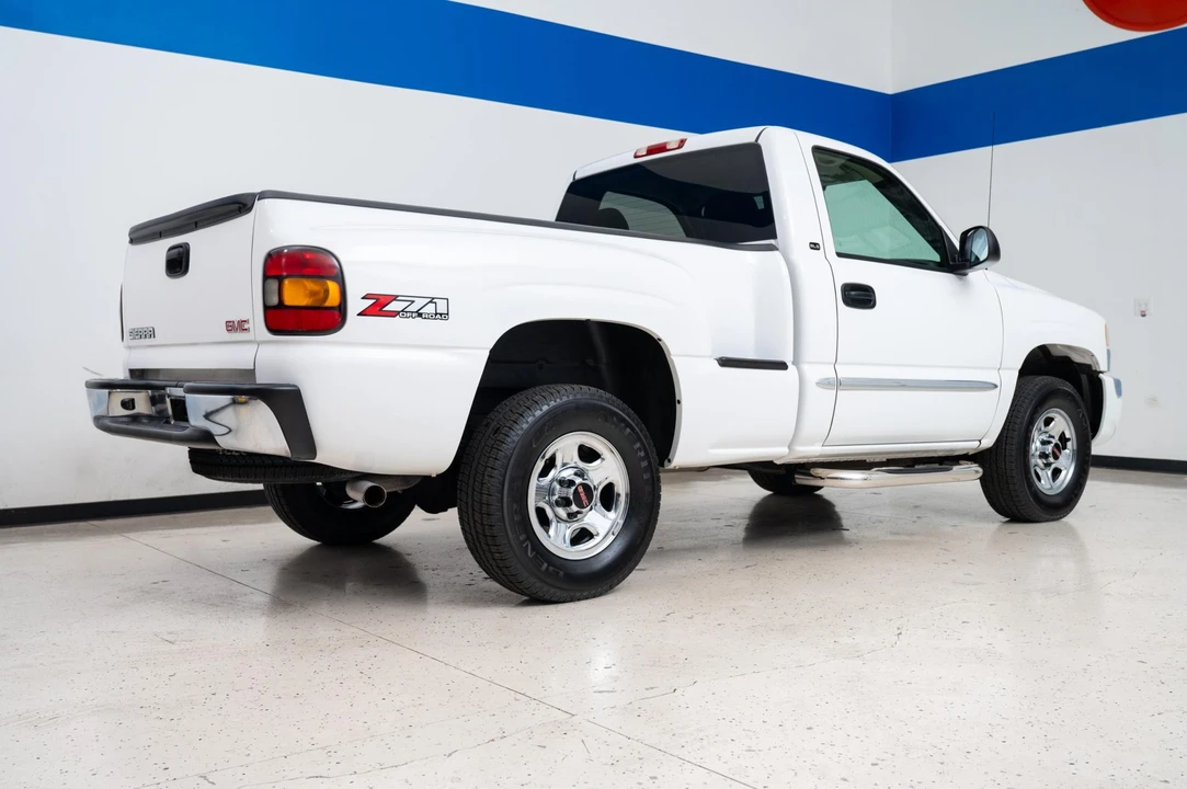 2004 GMC Sierra 2nd Gen - Image 5 of 31