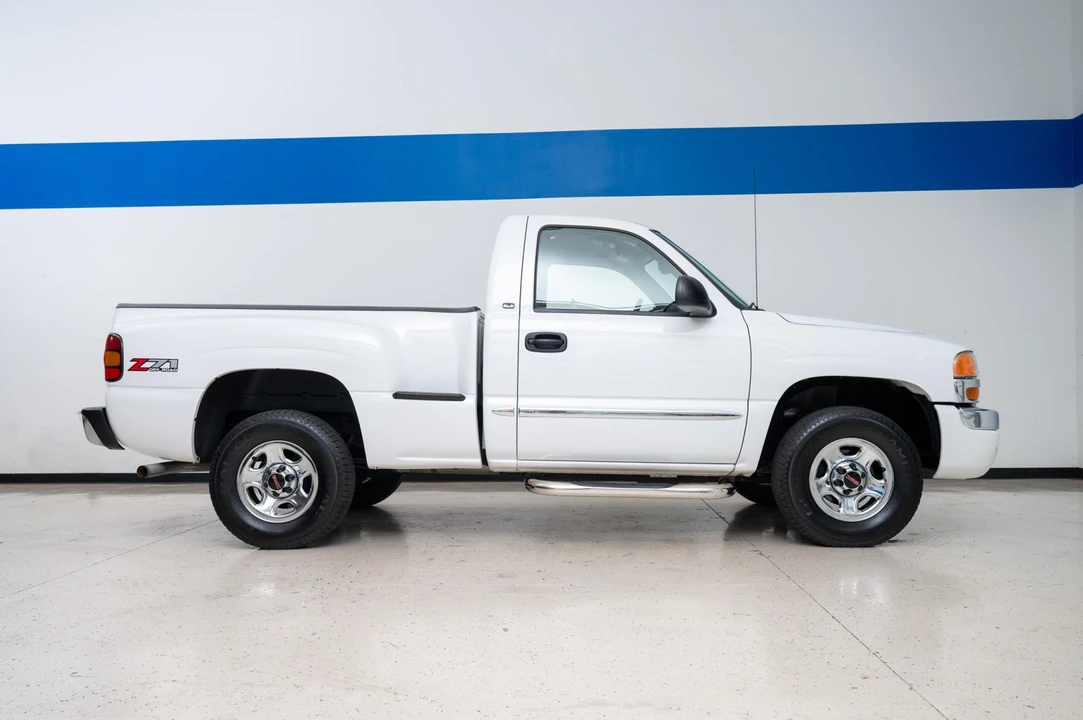 2004 GMC Sierra 2nd Gen - Image 4 of 31