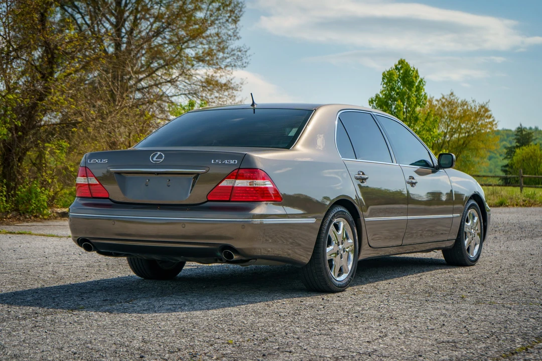 2004 Lexus LS 3rd Gen - Image 23 of 31