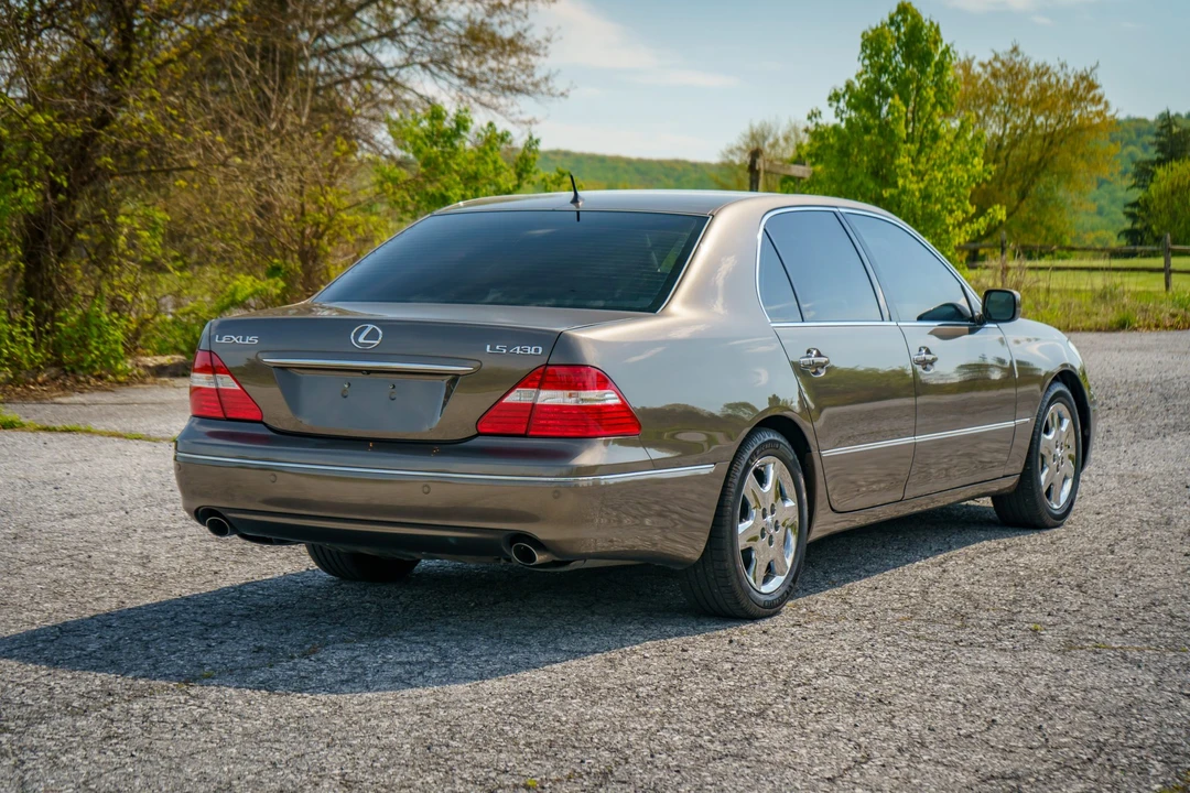 2004 Lexus LS 3rd Gen - Image 22 of 31