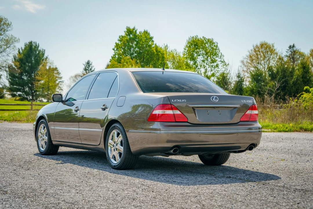 2004 Lexus LS 3rd Gen - Image 13 of 31