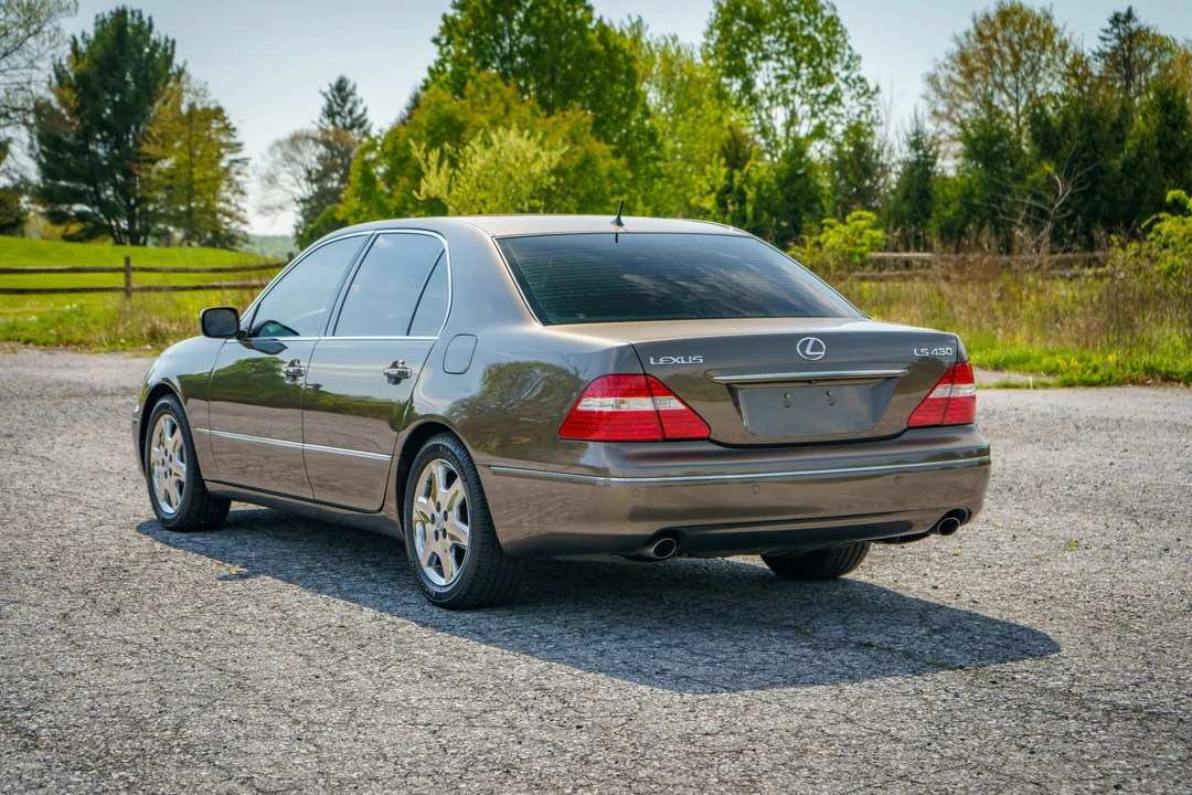 2004 Lexus LS 3rd Gen - Image 12 of 31