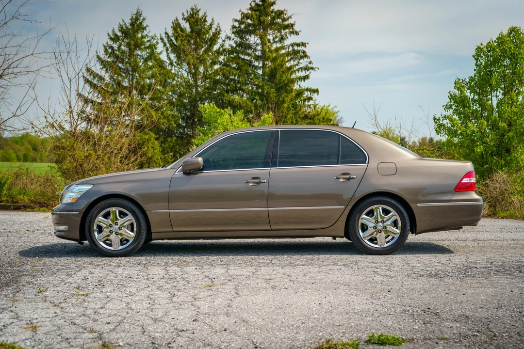 2004 Lexus LS 3rd Gen - Image 9 of 31