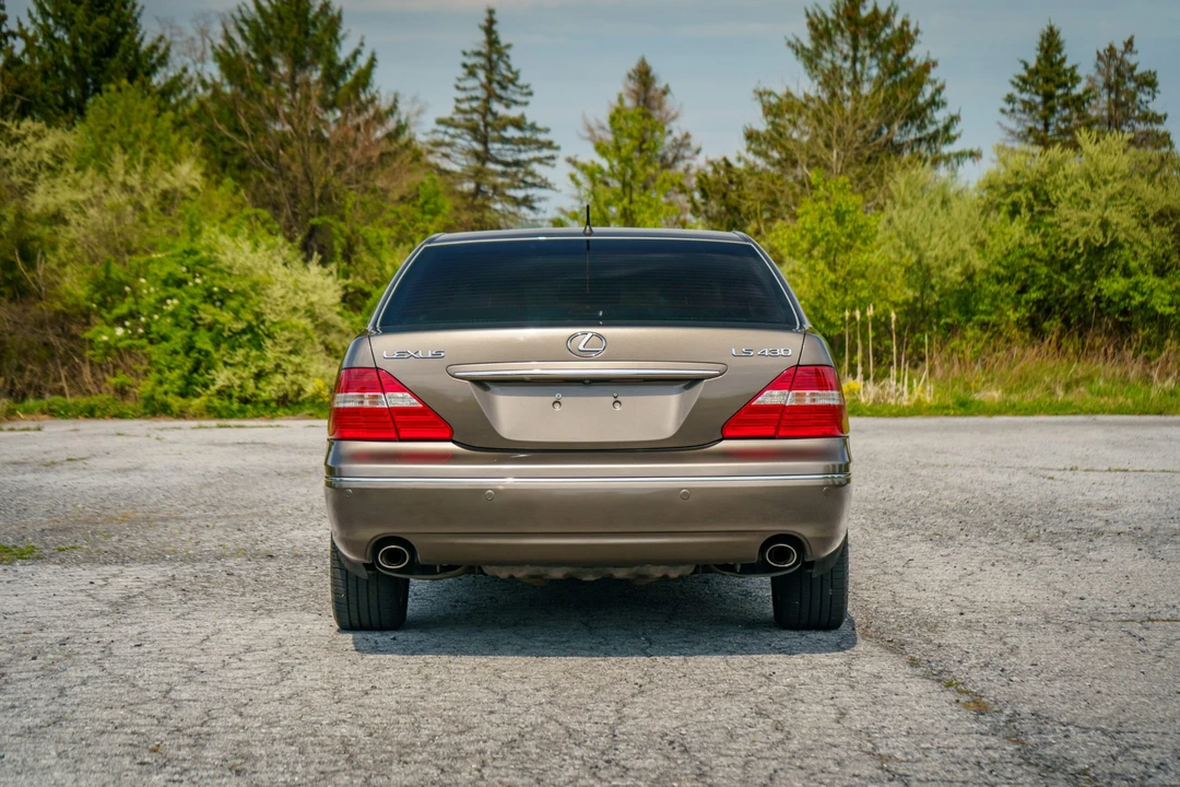 2004 Lexus LS 3rd Gen - Image 14 of 31