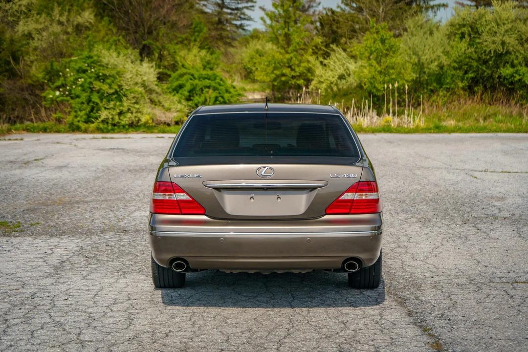 2004 Lexus LS 3rd Gen - Image 15 of 31