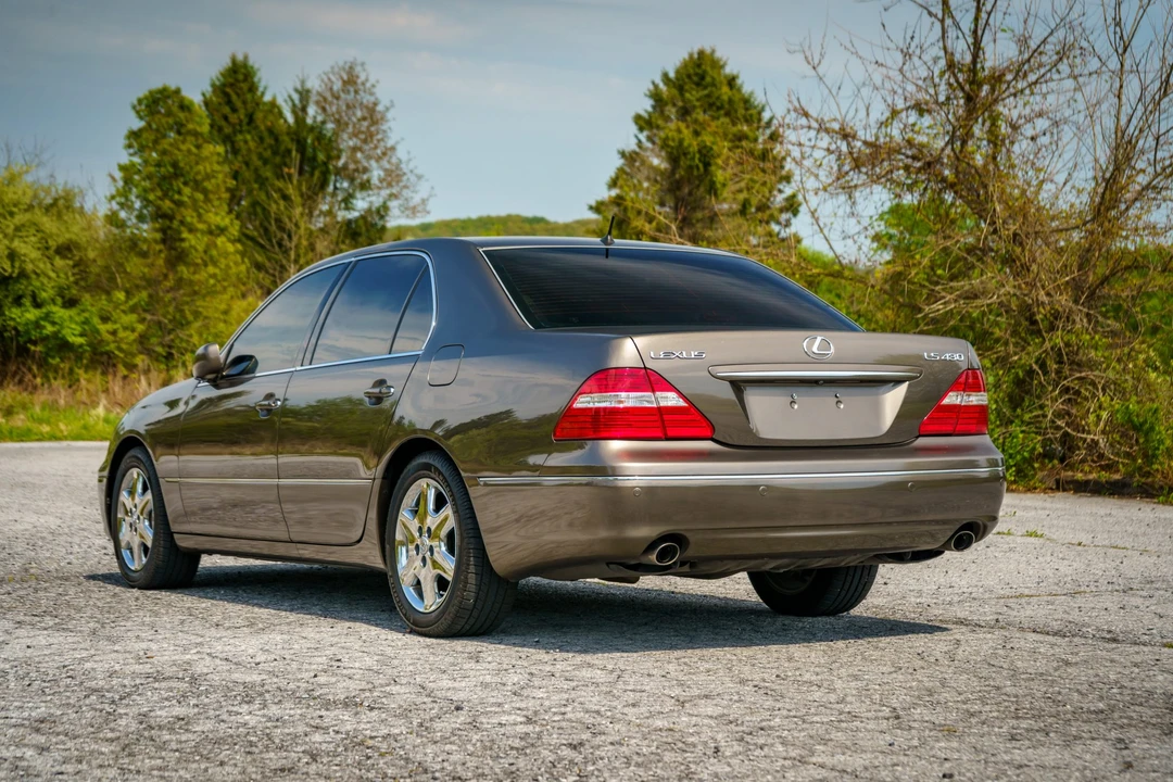 2004 Lexus LS 3rd Gen - Image 10 of 31
